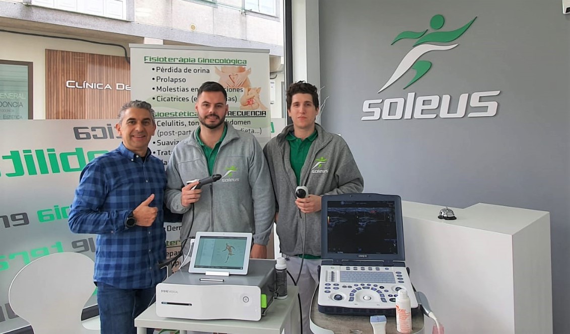 primfisio's tweet photo. Importante apuesta tecnológica la de Clínica Soleus de Rianxo #ACoruña. El equipo de profesionales liderado por Luis Figueira incorpora las #ondasdechoque MP100 Ultra de @storzmedical y el ecógrafo #LogiqV2 de @GEHealthcare
#fisiotecnología #fisioterapia #ecografía https://t.co/TYYxUEEpQV