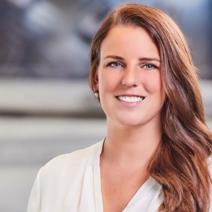 Seid ihr heute dabei? Impulsvortrag „Generation e-YZ - Wie Porsche in Hamburg die Traditionsmarke mit einer jungen Zielgruppe verbindet“ von Lisa Jungmeister, Digital Expertin bei Porsche Zentren in Hamburg. Einlass 16:30 Uhr im #HamburgerDing. Tickets: bit.ly/3bbvNYI