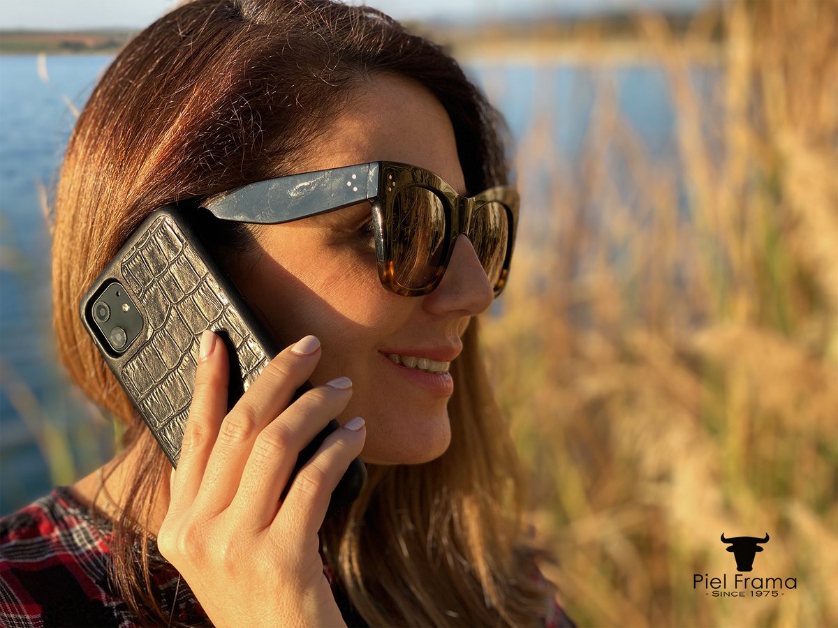 PielFrama's tweet photo. Una funda ligera y muy cómoda.
Modelo LuxInlay en cocodrilo negro.
https://t.co/crDEkvulyY
#funda móvil #piel #cocodrilo #tendencia #iphone https://t.co/m8XHLBRKkN