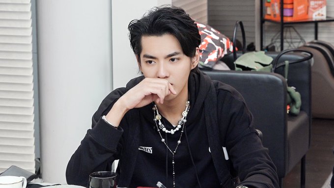 ChinaDaily's tweet photo. "Keep safe. Ticket for my next concert has been reserved for you," Chinese-Canadian pop idol #KrisWu commented, as a fan at the forefront of the fight against the #coronavirus posted on Weibo that when the virus is defeated, her biggest dream is to attend his concert. #COVID19 https://t.co/xxXie7CkxY