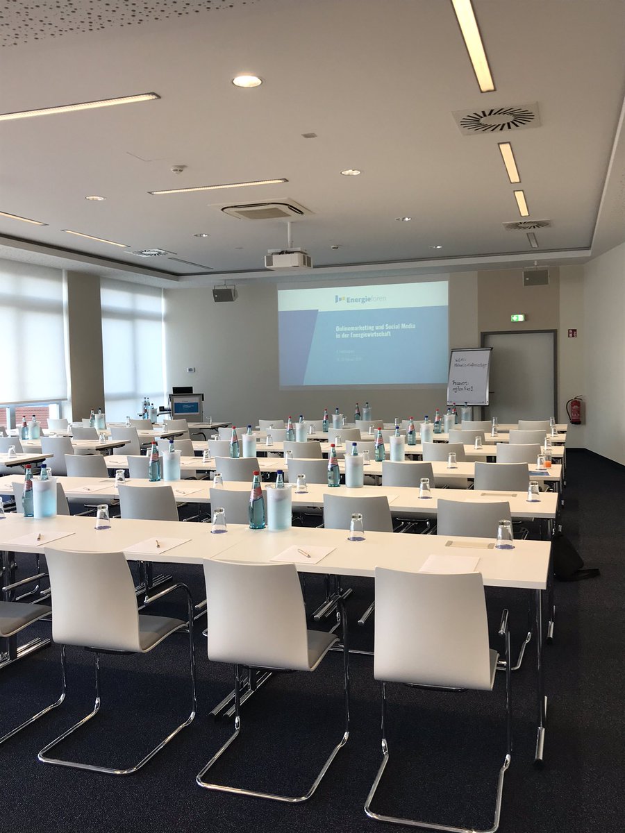 marion_fe's tweet photo. Online Marketing und Social Media in der Energiewirtschaft? 🧐 spannend! 🤩 #somefl gleich gehts los! https://t.co/OrGT7oLEns