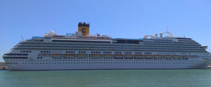 elpiratavell's tweet photo. ⚠️ El nombre de creueristes al Port de Barcelona supera per primera vegada els 3.1 milions l'any 2019 (+3%) i des del 2015 acumula un creixement del 24%. 

Més creuers, més gentrificació i més contaminació. (FIL)👇🏾
https://t.co/6hpcYllvbL https://t.co/qqDnpsdRss