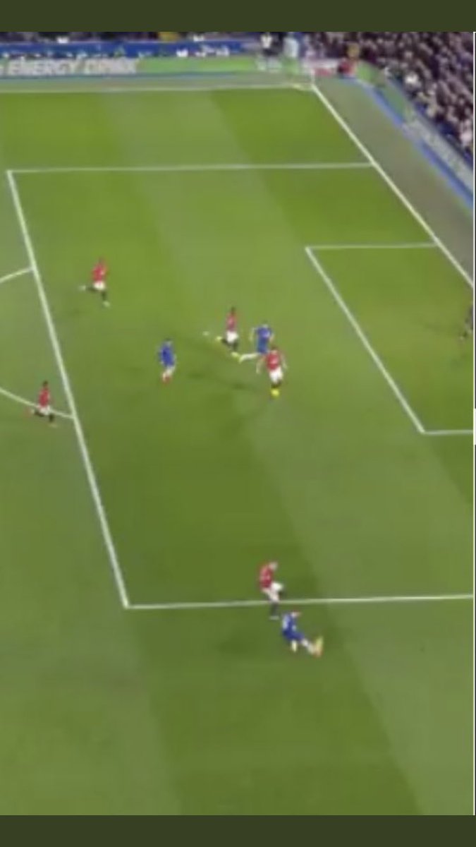 MadMontana's tweet photo. This is just another reason why VAR has finished football for me, bais aside, this could be any striker in any game, what’s wrong with looking at this image at the point of contact with pass &amp; saying “yeah, that’s onside, he’s in line” fuck the silly lines &amp; toes offside. https://t.co/MansHgoh6s