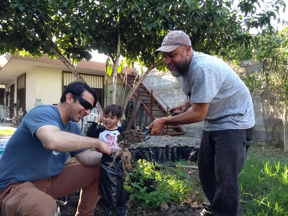 RSTR_oficial's tweet photo. Se llevó a cabo el 1er #trasplante del año en nuestro #vivero, contando con tan sólo la participación de 4 integrantes se trasplantaron 82 #árboles en 3 hrs.
¡Súmate a las actividades y sé un verdadero #reforestador(a)! #ConLosNinosNo existen barreras, crea #ConcienciaEcológica. https://t.co/gn38aK7prJ