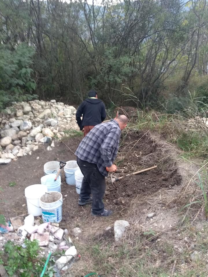 RSTR_oficial's tweet photo. Se llevó a cabo el 1er #trasplante del año en nuestro #vivero, contando con tan sólo la participación de 4 integrantes se trasplantaron 82 #árboles en 3 hrs.
¡Súmate a las actividades y sé un verdadero #reforestador(a)! #ConLosNinosNo existen barreras, crea #ConcienciaEcológica. https://t.co/NY5AySMCiM