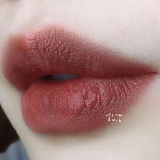 Melynn_Makeup's tweet photo. ถ้าพูดถึงสีชมพูน้ำตาลอมส้มตุ่นๆ
สีนัวๆอธิบายยาก ซึ่งทาออกมาแล้วดูสวยแพง
ซับซ้อน ไม่เหมือนใคร ก็ต้องนี่เลยแหละ 💄
M26 รุ่น MatteVelvet แท่งละ 289฿.-
#MelynnLipstick #Lipstick #cosmeticthailand #ของดีบอกต่อ #Melynn #มีลีนณ์ #ลิปสติกถูกและดี #ลิปสติก #เครื่องสำอางแบรนด์ไทย https://t.co/5rgHygVghY