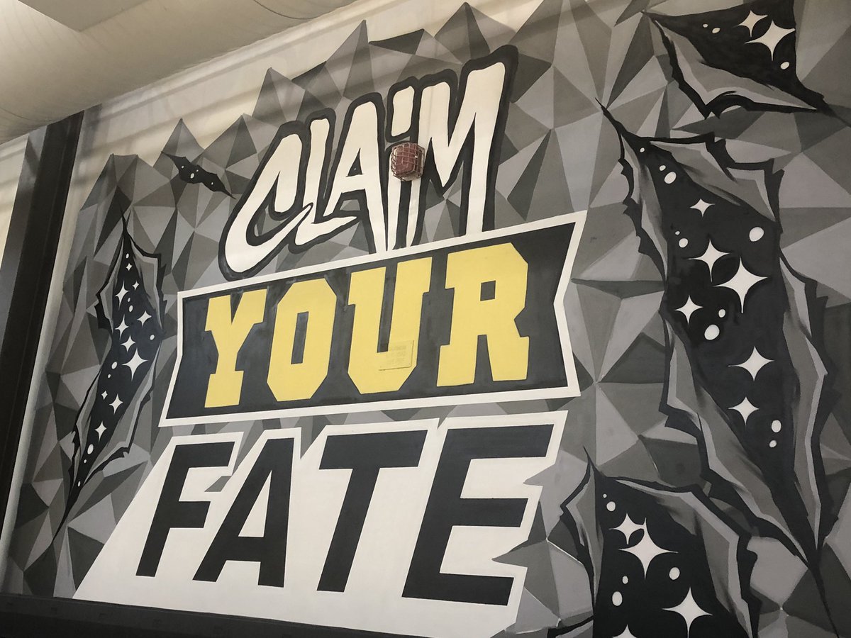 HPIAMPrincipal's tweet photo. Loving our new mural.❤️ #hpiam #gladiatorinasuit #youaregreatnesswaitingtohappen https://t.co/YN462z0Lyy