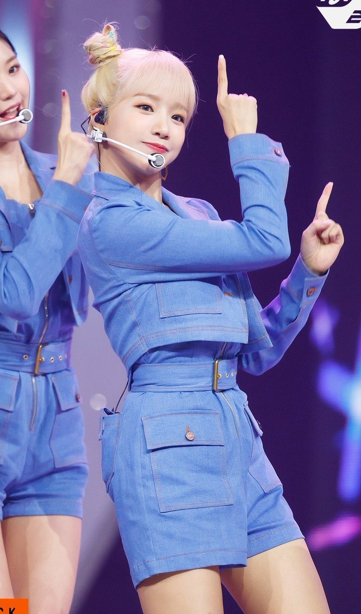 금발조유리 사랑해,,,,, 뿌까머리도 웨이브머리도 다 너무 사랑해 그냥 조유리 사랑해!!!!!!!!!!!❤