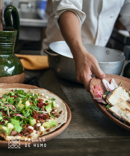 Pasillo de Humo te espera con su variedad de platillos oaxaqueños en el segundo piso de <a href="/pariancondesa/">Parián Condesa</a>
