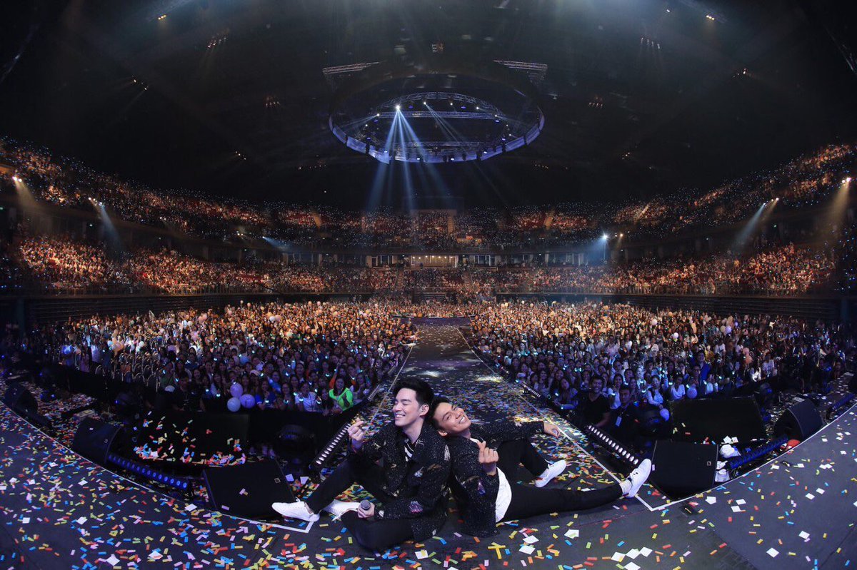 Iama_sniper's tweet photo. เก็บเวลาเหล่านี้ไว้ในจิตใจ เผื่อนาทีที่เหงาเมื่อเราอยู่ไกล เฮียคะ @HereHorRS ขอ DVD 2คอนรวมกันเปิดพรีออเดอร์เถอะค่ะ🙏 พร้อมจองมากๆ #D2Binfinity2019 #D2Binfinity2020 #Sniper #D2B https://t.co/oWvoUmdpzY