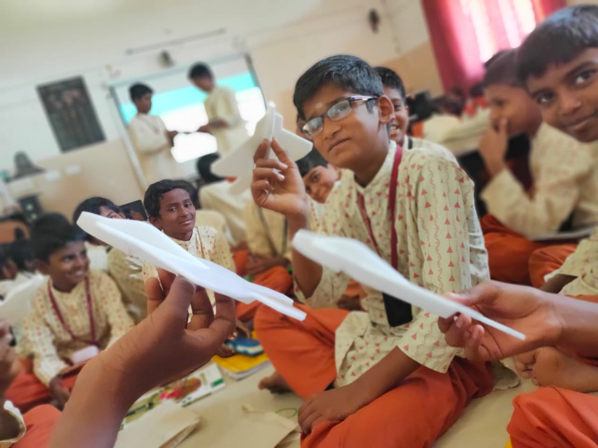 ishavidhya's tweet photo. Isha Vidhya Dharmapuri's @Airytails students had an interesting and engaging session as they learned to make a 'Catapult Glider' and flew them. Through this lesson, students learned the concept of thrust and were filled with joy as they saw their catapult gliders take off. https://t.co/6EZnbhoS4L