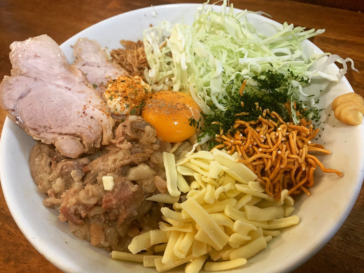 男気らーめん アカギ まぜそば内容 本日 明日は 限定まぜそばのみ の営業となります 通常メニューは木曜 指定トッピング抜きなどの対応ですが アレルギーによる理由の方のみ ご対応させて頂きます 卵は マキシマム濃いたまご 豚は