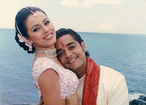 loveyouchunkyp1's tweet photo. #21Yearsof Beautiful Movie #DaagTheFire 12 February 1999 Dashing #ChandraChoorSingh 🤴 With Gorgeous #MahimaChaudhary 👸 So Lovely Rare old Memories 🌹🌹🌹🌹 https://t.co/dhj57CTQd2