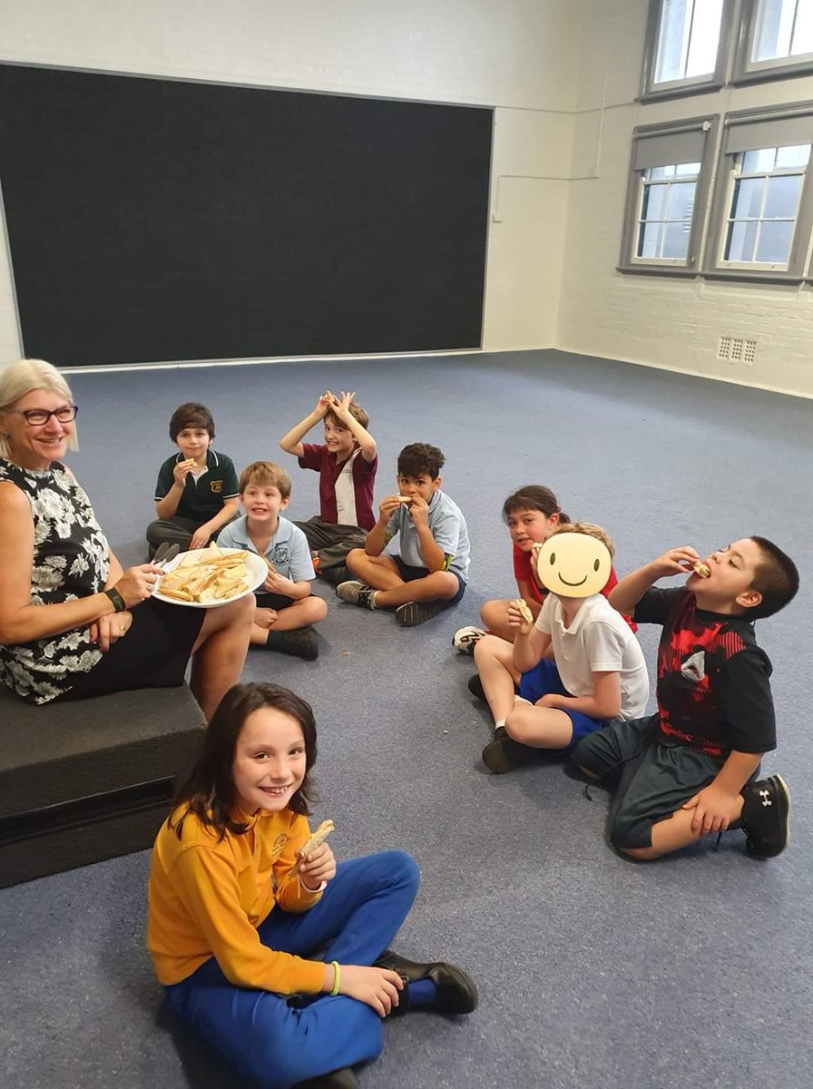 michellelgomes's tweet photo. #bridgeroadschool #engagingstudents #cheesetoasties #greenreward #celebratesuccess #fullgreenweek https://t.co/DIZ7AsLyI0