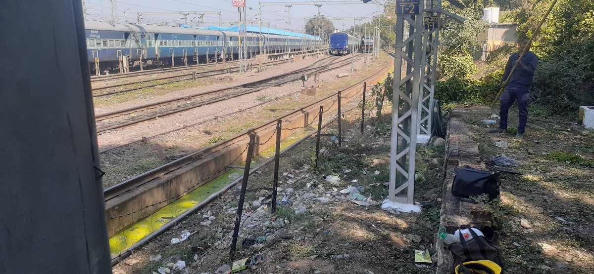 ncrks's tweet photo. @DrmJhansi sir please see the image of rri backside cleanness of rail line I am requesting you to check the rri cleanness &amp; maintenance. https://t.co/wl9DQe80xH