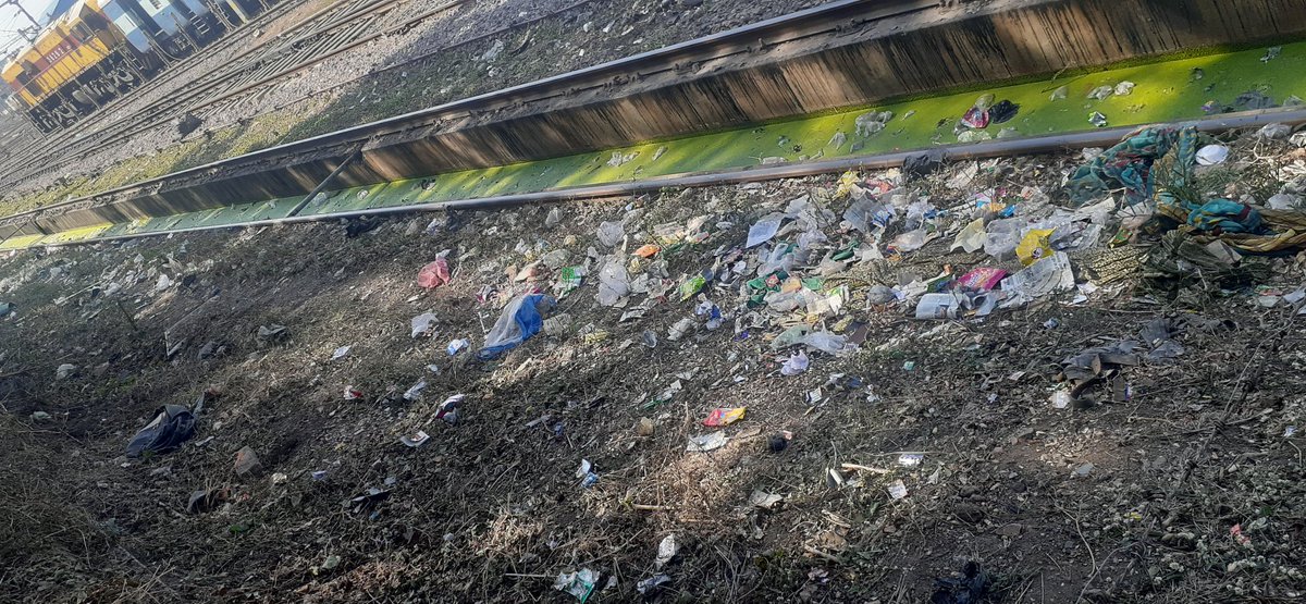 ncrks's tweet photo. @DrmJhansi sir please see the image of rri backside cleanness of rail line I am requesting you to check the rri cleanness &amp; maintenance. https://t.co/wl9DQe80xH