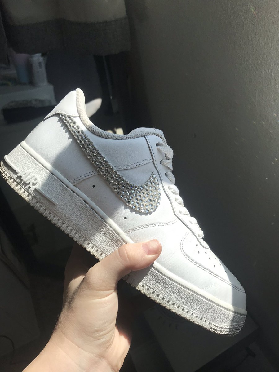 taylorcustomz's tweet photo. Crystal Air Force 1s. Previously worn in picture. I can do any color crystals. Message me if interested in buying some!! I use real crystals only. #crystals #nikeairforce #nike #customshoes #customnike #crystalairforce1s #crystalshoes #airforce1s #customairforce1s #custom #shoes https://t.co/SHzRIgZUU3