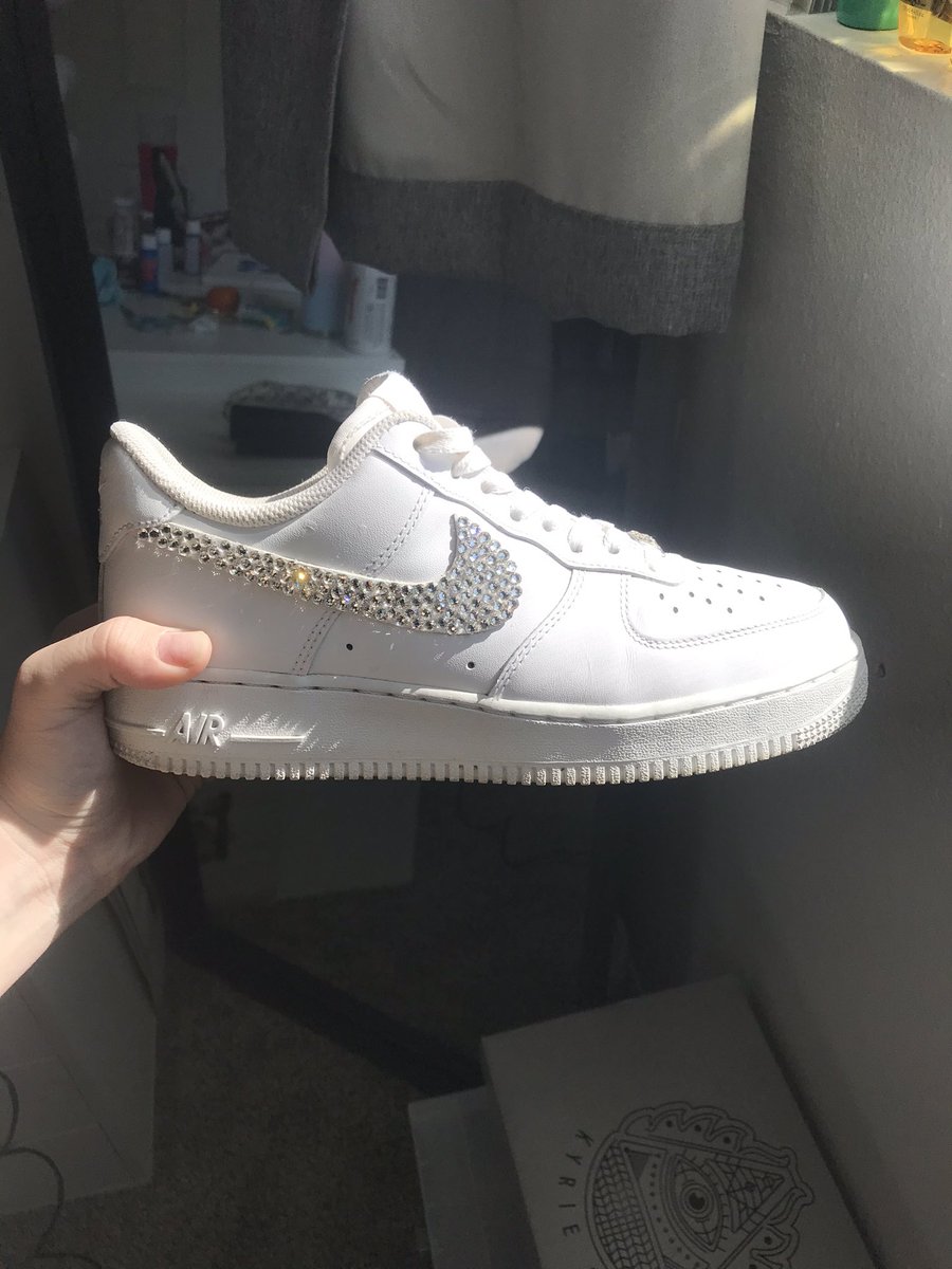 taylorcustomz's tweet photo. Crystal Air Force 1s. Previously worn in picture. I can do any color crystals. Message me if interested in buying some!! I use real crystals only. #crystals #nikeairforce #nike #customshoes #customnike #crystalairforce1s #crystalshoes #airforce1s #customairforce1s #custom #shoes https://t.co/SHzRIgZUU3