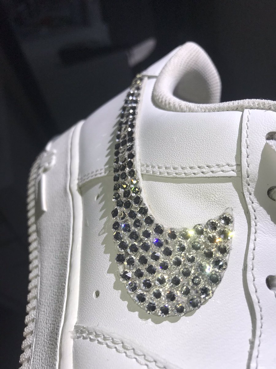 taylorcustomz's tweet photo. Crystal Air Force 1s. Previously worn in picture. I can do any color crystals. Message me if interested in buying some!! I use real crystals only. #crystals #nikeairforce #nike #customshoes #customnike #crystalairforce1s #crystalshoes #airforce1s #customairforce1s #custom #shoes https://t.co/SHzRIgZUU3