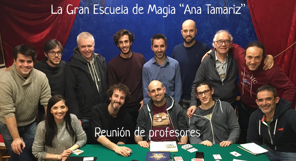 ¡Magníficos profesores! reunidos cada 15 días en La Gran Escuela de Magia “Ana Tamariz” 

Para mejorar, para divertirse, para seguir aprendiendo siempre!!! 

18ª reunión de la temporada (pues hemos hecho muchas más a lo largo de estos 31 años) 

#UnaEscuelaViva ⭐️⭐️⭐️⭐️⭐️