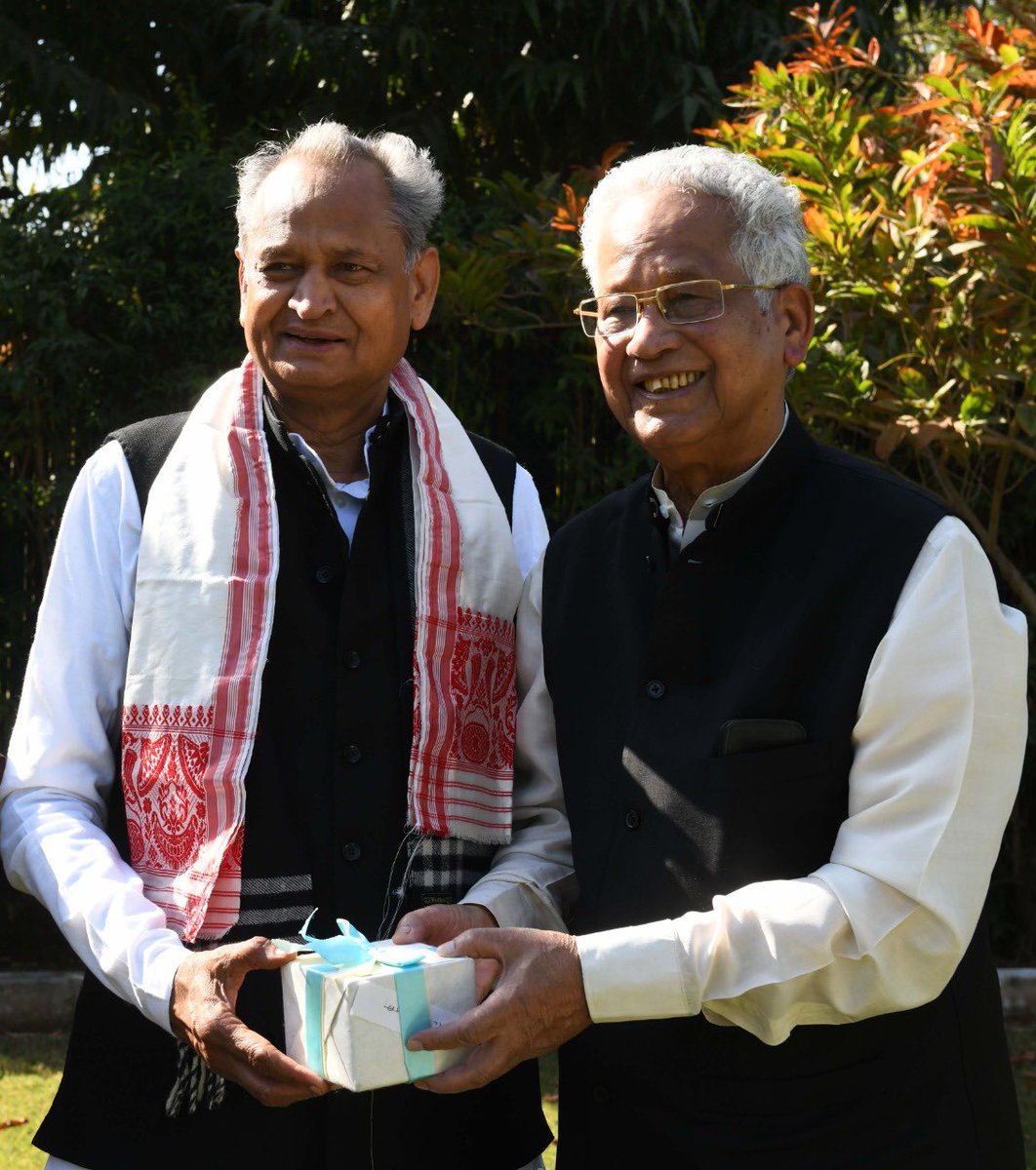 ashokgehlot51's tweet photo. Welcomed former CM of #Assam, @tarun_gogoi ji and his wife at residence. #Jaipur #Rajasthan https://t.co/SD7S3b5mtf