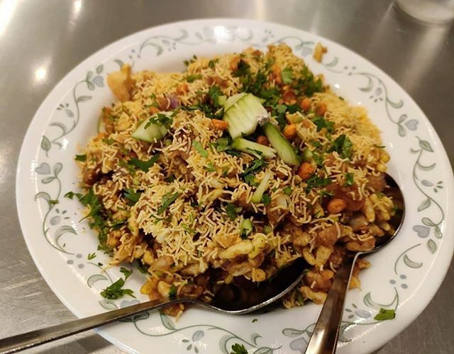 delicious and tangy Bombay Bhel @curryguy9⠀
 #sevtamatar #sabji #vegetarian #namkeensev #indorisev #delicioue #easyandquick #instafood #instapic  #sevpuri #instagramers  #foodporn #foodgasm #ChatpatiSev #Sevgram #SevIsLife #sevindore #SevingSev #SevBhujiya