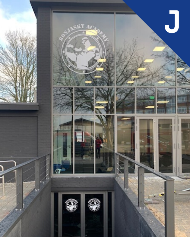jetsign_nl's tweet photo. Voor de nieuwe vestiging van kickboks sportschool Bonjasky Academy in Hilversum heeft Jetsign de gevelbelettering verzorgd. 🥊
#bonjaskyacademy https://t.co/ouGaUaheIg