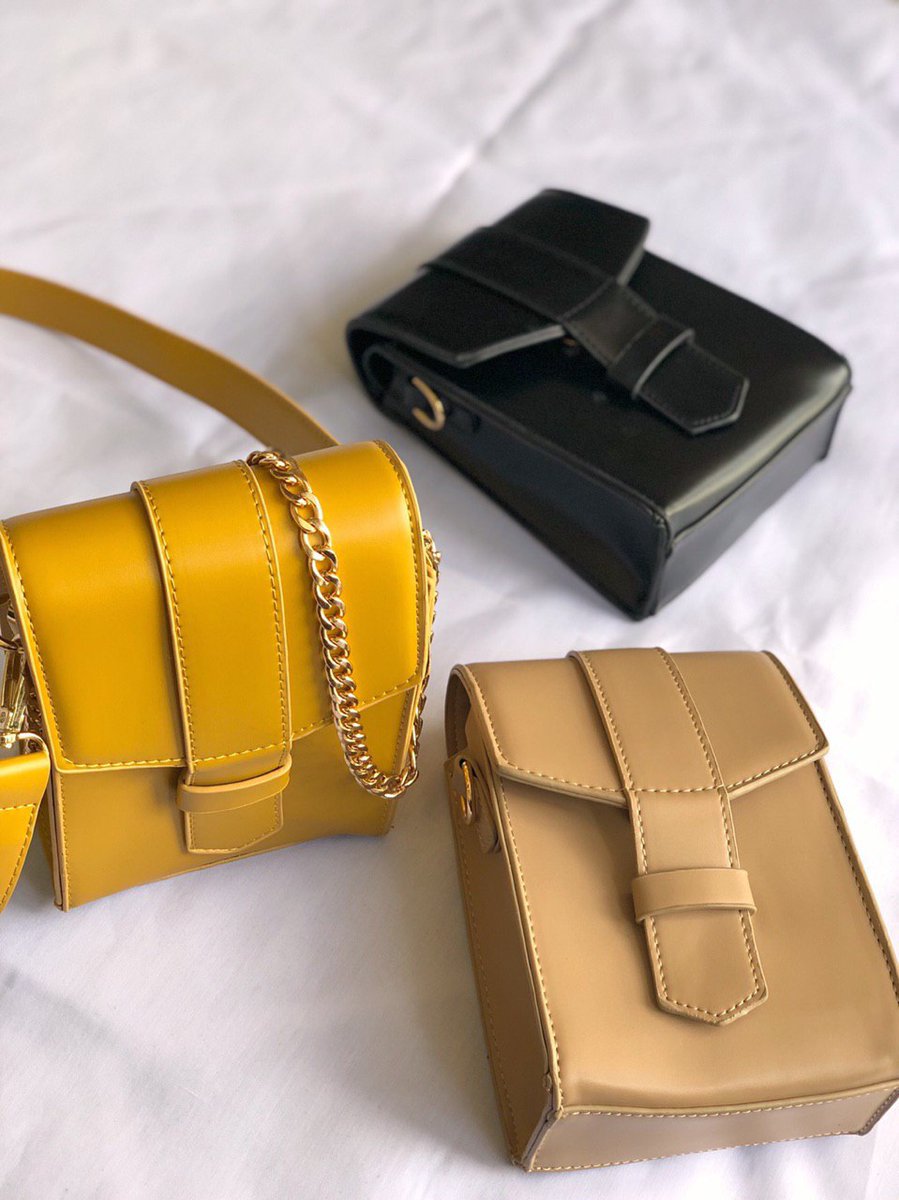 _itsmemizass's tweet photo. LANY BAG❗❗❗
Free postage : 
Sm rm 68
Ss rm 75

Measurement (inch) : 
length 7’ x width 5

Color : black , apricort &amp; yellow
* HAVE 2 LONG STRAP

DM ME IF INTEREST ✨✉
#lanybag #tumblrshop #koreanstyle #bags #koreanbag #koreanshop #sligbagmurah #slingbag https://t.co/ODrZqS58Qh