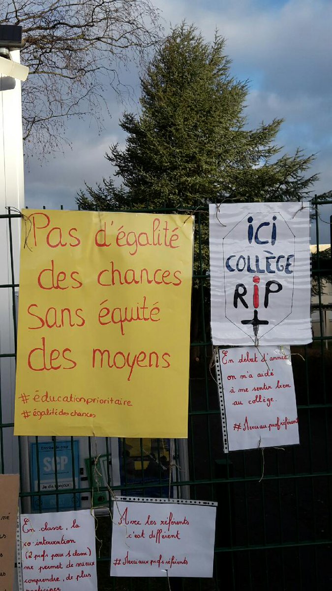 SnesBes's tweet image. Aujourd'hui opération collège mort à Béthoncourt pour défendre les moyens #repplus et les conditions d'accueil des élèves à la #rentree2020.  L'équité ce sont des moyens en plus pour ceux qui ont moins ! @SNESFSU