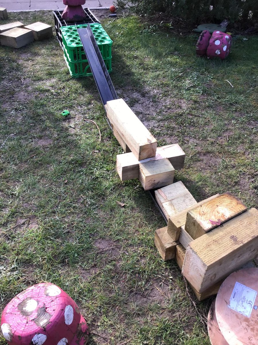 SpringThorpeHam's tweet photo. Continuing our forest school sessions this week, the children have been exploring with open ended resources and water, being creative with paint and mud, and just generally having a fab fab time!! #outdoorlearning #forestschoolsessions #springgrowplay https://t.co/GjTf0rHb83