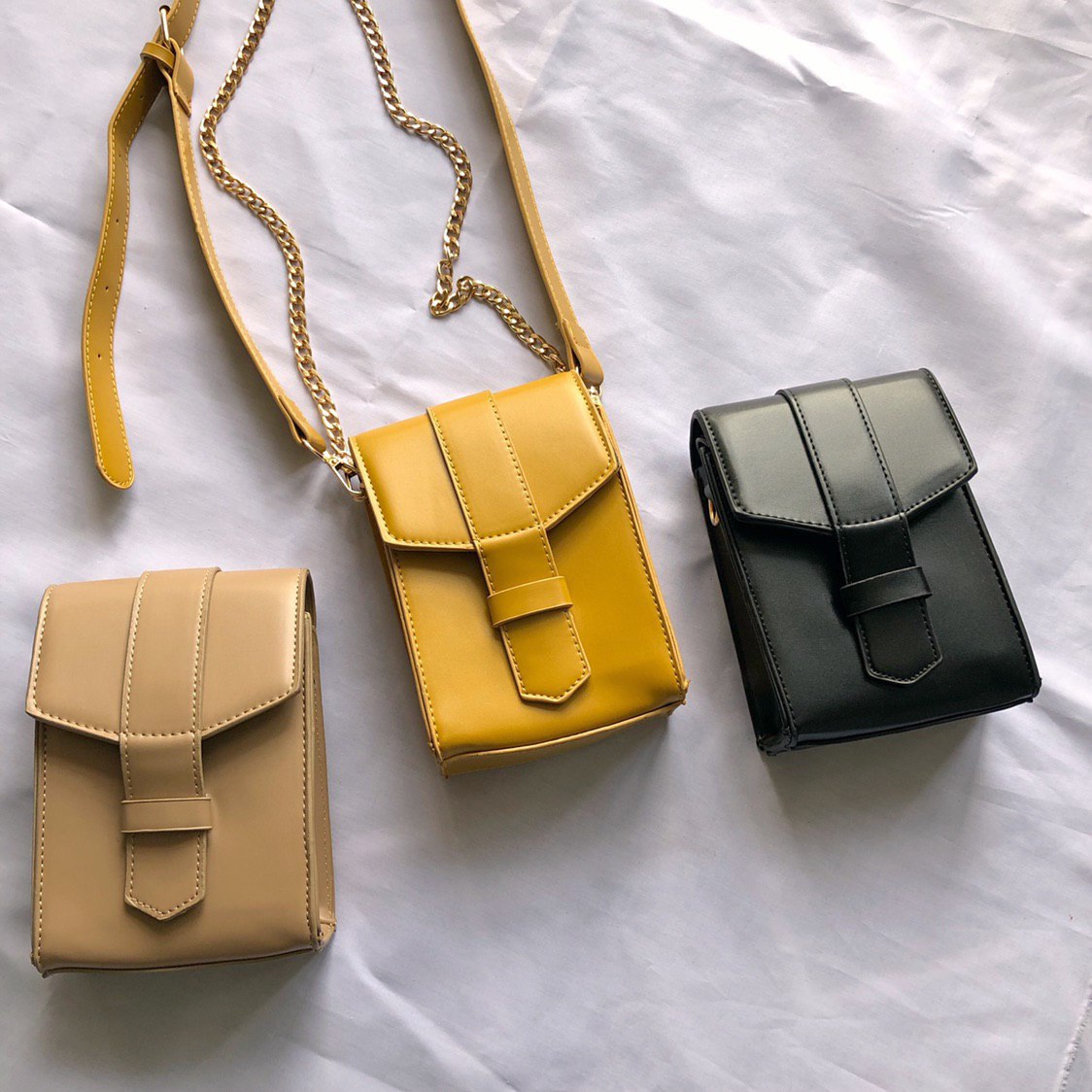 _itsmemizass's tweet photo. LANY BAG❗❗❗
Free postage : 
Sm rm 68
Ss rm 75

Measurement (inch) : 
length 7’ x width 5

Color : black , apricort &amp; yellow
* HAVE 2 LONG STRAP

DM ME IF INTEREST ✨✉
#lanybag #tumblrshop #koreanstyle #bags #koreanbag #koreanshop #sligbagmurah #slingbag https://t.co/ODrZqS58Qh