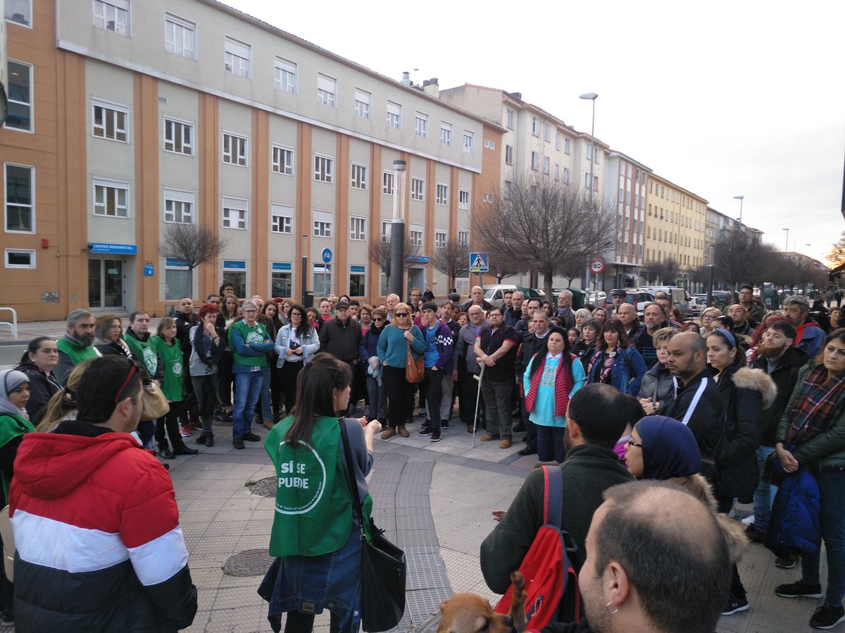 PAH_Berriozar's tweet photo. Ayer tuvimos asamblea con las vecinas de #BloqueRotxa #BloqueEtxabakoitz 
NOS QUEDAMOS EN NUESTRAS CASAS Y NO ACEPTAREMOS
#Alquileresimpahgables 
Esa es la decisión y tienen todo el apoyo de @LA_PAH https://t.co/1YvHDOlUws
