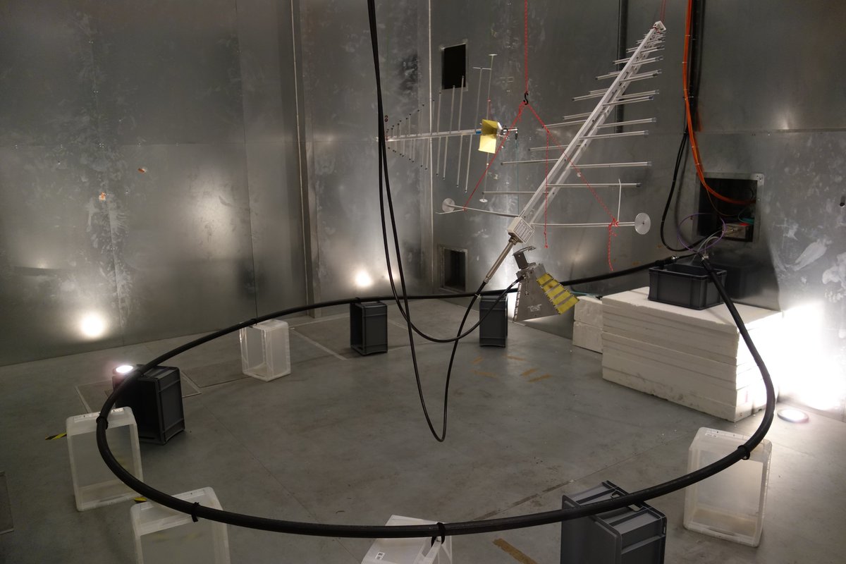 LehrstuhlEMV's tweet photo. Last week, we also did some measurements of the coupling between antennas and @RFSworld #RADIAFLEX #RLKU and #RAYA cables in our large #ReverberationChamber #ModeStirredChamber.
Our student Rehnuma will analyse the results for her master thesis. https://t.co/t37lT3tUAt