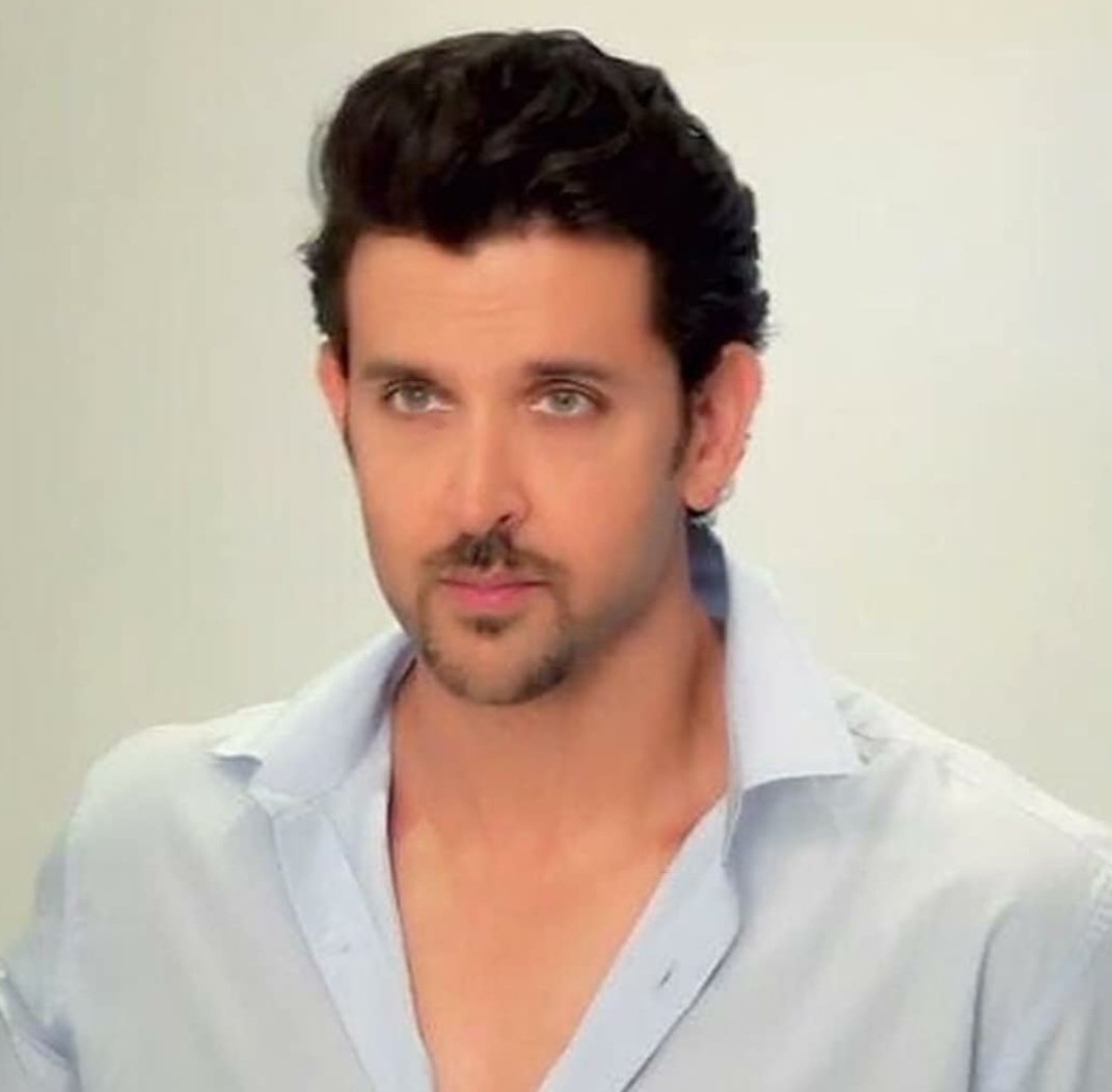 TheNameIs_DX's tweet photo. As a fan i want more and more films from you...!!

We Respect you &amp; your decision @iHrithik sir..!!

And thanks to give us Iconic role 
#Rohit 
#Krrish 
#VijayDinanathChauhan 
#Mr_A
#Akbar
#Kabir 
#Anand 

We always Stand with you 🙏🤘

Waiting for more iconic movies/characters.! https://t.co/ig8YeoVHyn