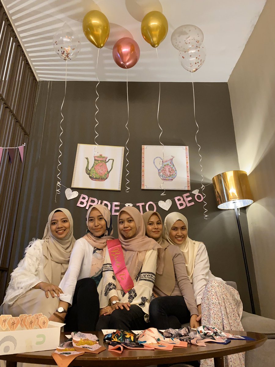 faaatennn's tweet photo. Thank you for the surprise girlsss 😘😍🥰🥳 #bacheloretteparty #rosegold #prads https://t.co/Z4yPFrqdJp
