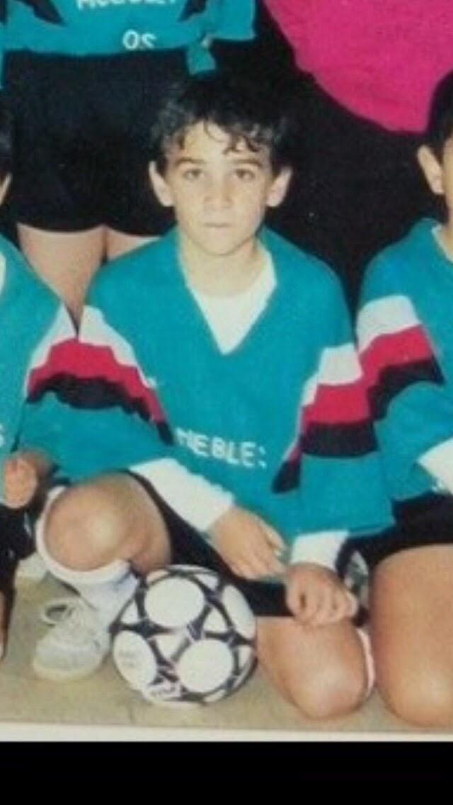 MORALO_CP's tweet photo. Febrero es un mes de cumpleaños en el Moralo CP  , hoy celebramos uno mas de esta gran familia que es el @MORALO_CP hoy es el día de Rulo @rulo18rgr, cumple  32 años, muchas felicidades. Ponemos una foto reciente tuya para el que no te conozca te ponga cara.
Felicidades 🎊🎈🎉🍾 https://t.co/TNnZu2M5Dn