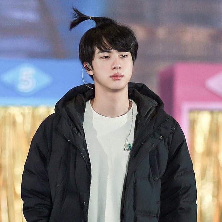 namugifted's tweet image. o seokjin usando um rabo de cavalo virou o meu conceito favorito