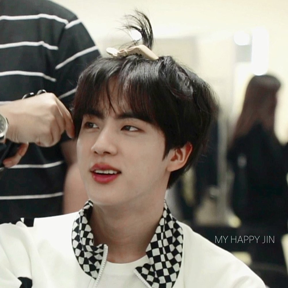 namugifted's tweet image. o seokjin usando um rabo de cavalo virou o meu conceito favorito