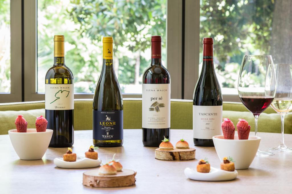 What about a tour of the best italian and local wines? Our Head Sommelier will be happy to follow you in this delicious journey! #drinkwineday
Discover all the experiences you can book at our Kitchen Restaurant: sher.at/60121cy5a