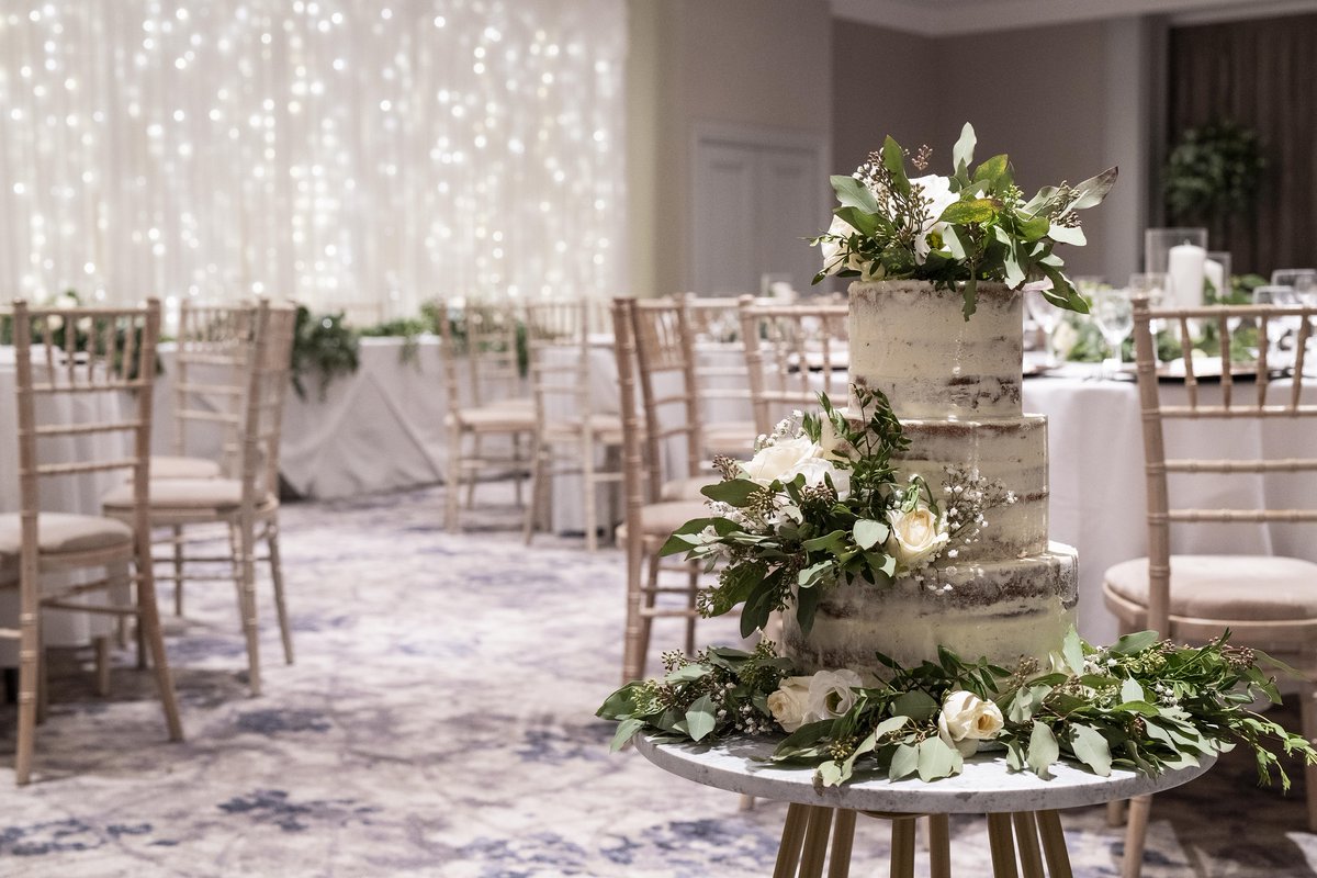 🥂 Newly engaged? Join us on Tuesday 25th February to see Poles Hall and Garden Court dressed for a wedding! Attendance by appointment only, limited availability, call us on>> 01920 487722😍 #wedding #weddingvenue #weddinginspiration