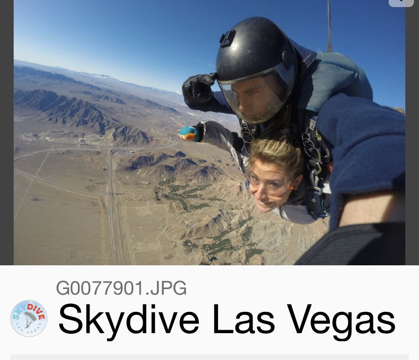 AyyRayRay's tweet photo. Whenever i feel down or i start to doubt myself, i remind myself that i jumped 15,000ft &amp; made my biggest fear, my bitch 🛩🪂 https://t.co/kXsHYF2bN4
