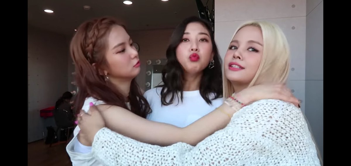 Ieklek4's tweet photo. #clc_96line  #CLC
#ปังมากพี่ศรี #Sorn
ความซนของพวกนางทั้งหลาย https://t.co/YbwfwGT9uN