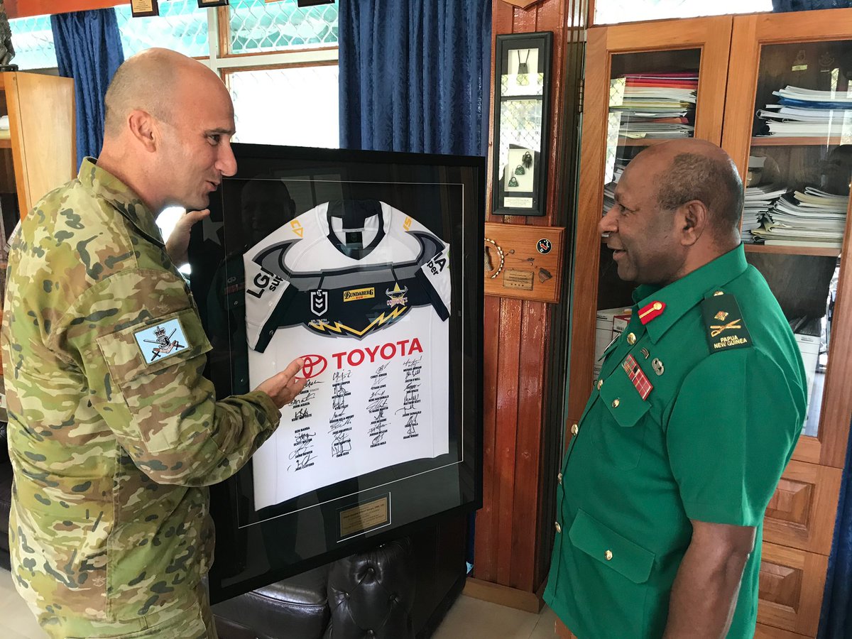 3BrigadeTSV's tweet photo. It was fantastic to see @CDF_PNGDF again today in Port Moresby and present him with a gift from previous Commander, Brigadier Scott Winter. I look forward to many more chances to work with him and his forces throughout 2020 #StrongerTogether https://t.co/1IxfHrST8t