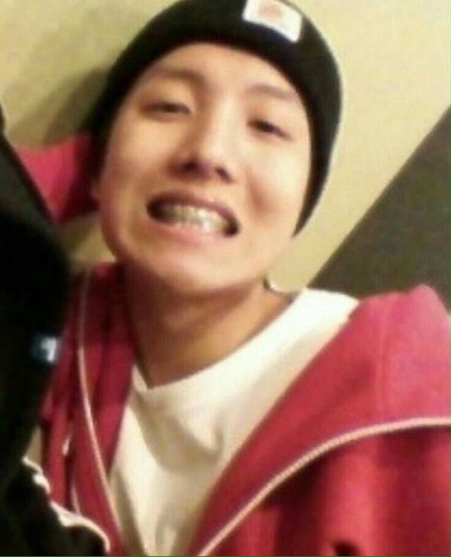 gelk___'s tweet photo. @BTS_twt Happy birthday hobi https://t.co/pgFBm4zSm8