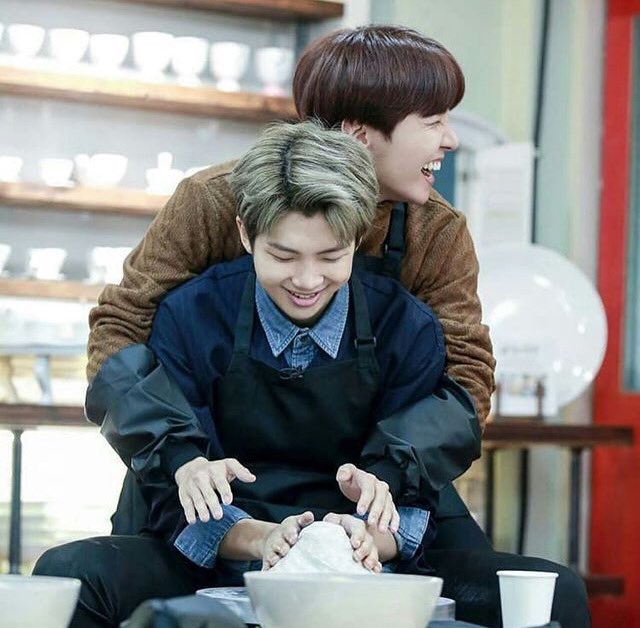 gelk___'s tweet photo. @BTS_twt Friends forever 😍 https://t.co/YaW5yMnx8j