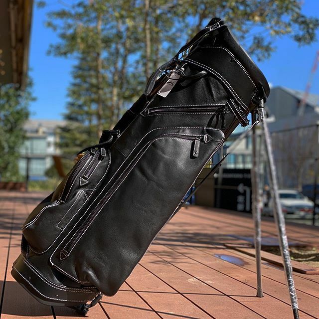 daikanyamagolf's tweet photo. カッコイイ👍
#sunmountain #leather #standbag #golflife #golfer #golf #daikanyamagolfclub #cool #dutyfree #pxg #pxg正規販売店 #免税店 #ゴルフ #ゴルフ男子 #ゴルフバッグ #ゴルフ女子 #キャディバッグ #スタンドバッグ #レザー #ヘッドカバー #代官山ゴルフ倶楽部 https://t.co/D7THHHF4xC