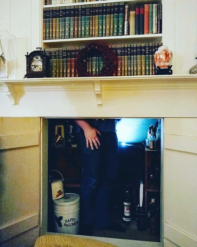 snickerpants's tweet photo. Found the secret shelves where granny hid all of her projectors and poker chips.
#whoa #secretstash #somuchdust https://t.co/mPnSAWh1po https://t.co/CLfMTlX5Vs