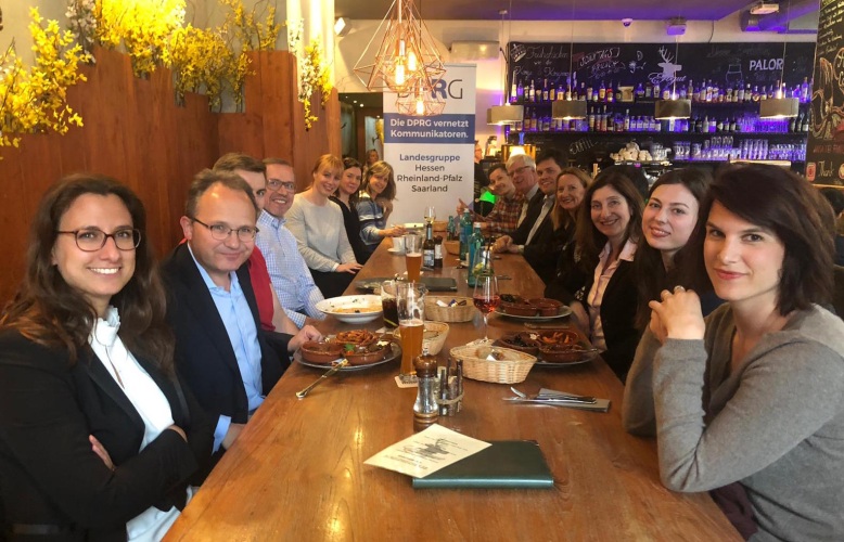 DPRG (@dprgde) on Twitter photo "Schoppe petze" in der neuen Altstadt Frankfurts - #PR-Stammtisch Frankfurt am Main trifft sich am 3. März dprg.de/singlenews/uid… <a href="/pr_alexia/">Alexandra Rößler</a> <a href="/mdezes/">Matthias Dezes</a> @AnneTessmer <a href="/sbmoehr/">Sabine Möhring</a> #DPRG "Schoppe petze" in der neuen Altstadt Frankfurts - #PR-Stammtisch Frankfurt am Main trifft sich am 3. März dprg.de/singlenews/uid… <a href="/pr_alexia/">Alexandra Rößler</a> <a href="/mdezes/">Matthias Dezes</a> @AnneTessmer <a href="/sbmoehr/">Sabine Möhring</a> #DPRG