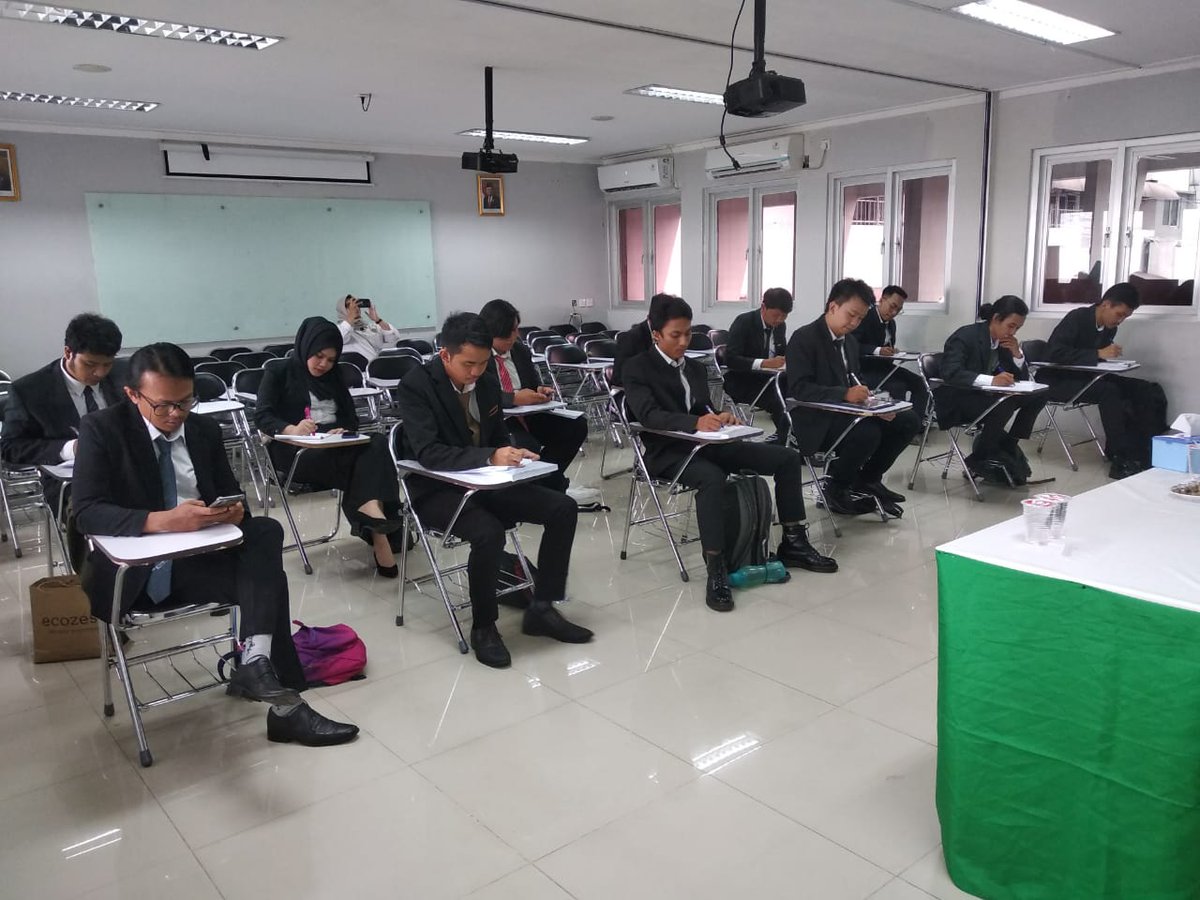 AgraLevie's tweet image. Ujian Skripsi Fikom UPDM(B) dengan Prof. Dr. Sunarto, MSi sebanyak 12 mahasiswa

#MoestopoGueBanget
#MoestopoBeragama
#Moestopo