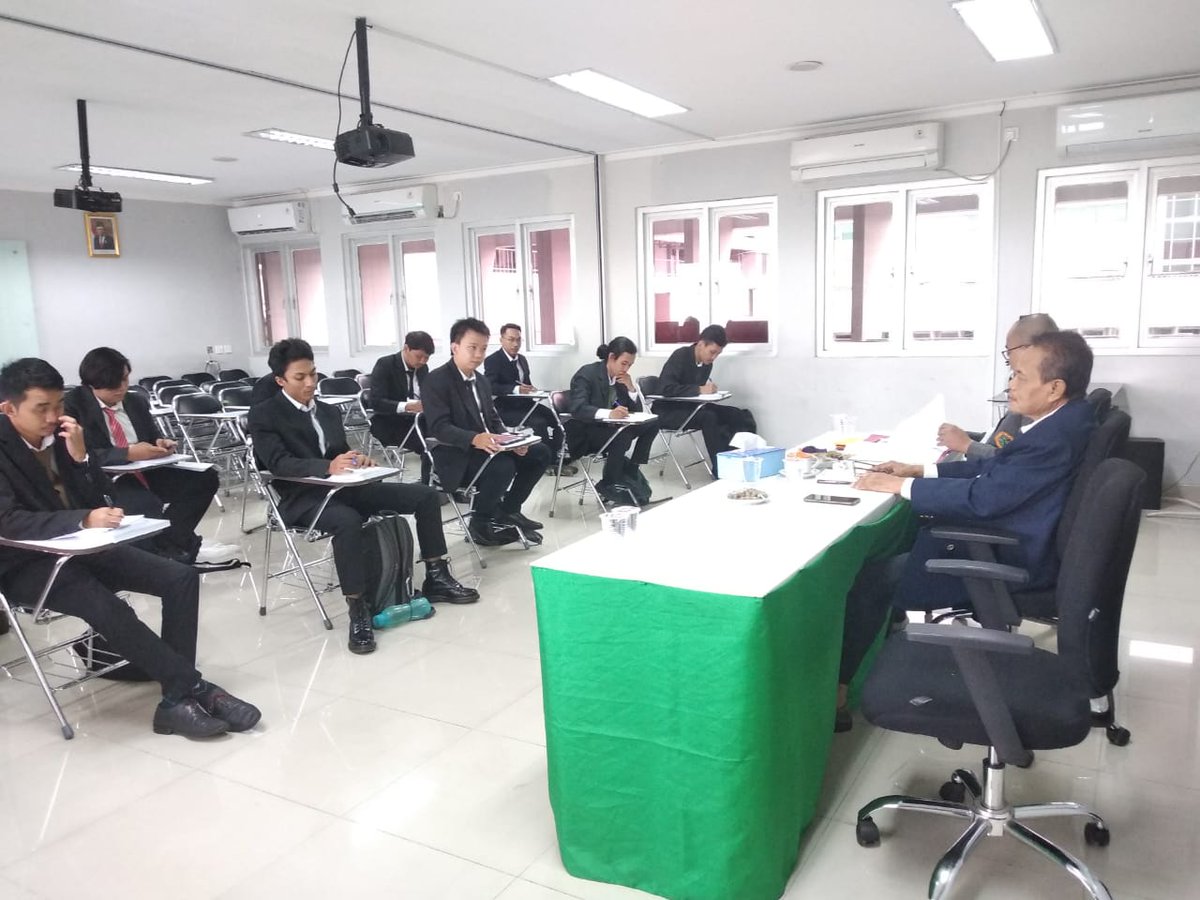 AgraLevie's tweet image. Ujian Skripsi Fikom UPDM(B) dengan Prof. Dr. Sunarto, MSi sebanyak 12 mahasiswa

#MoestopoGueBanget
#MoestopoBeragama
#Moestopo